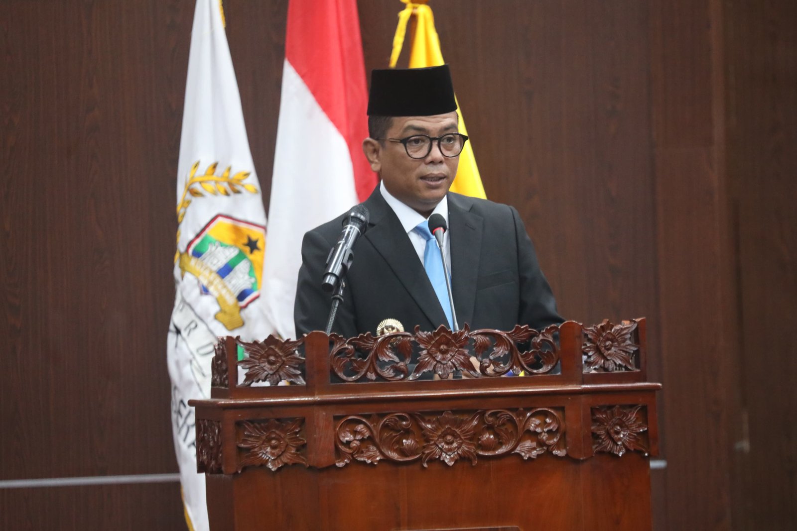 Hadiri Sertijab Walikota Serang, Gubernur Banten Andra Soni Tegaskan Kepala Daerah Harus Jadi Pelayan Masyarakat 6 Hadiri Sertijab Walikota Serang, Gubernur Banten Andra Soni Tegaskan Kepala Daerah Harus Jadi Pelayan Masyarakat