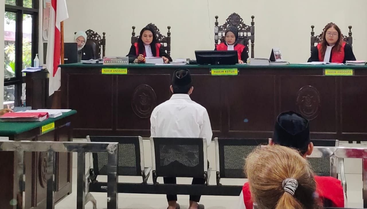 Sidang Perdana Dua Pendemo Anarkis di DPRD Lebak, Pelaku Didakwa Lakukan Kekerasan hingga Sebabkan Kematian 3 Sidang Perdana Dua Pendemo Anarkis di DPRD Lebak, Pelaku Didakwa Lakukan Kekerasan hingga Sebabkan Kematian