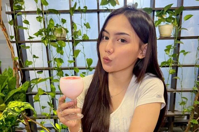 Awas Salfok! 5 Potret Cantik Intan Nurhafiza Pemeran Elsa di Preman Pensiun 9, Full Elegan Bikin Hati Deg-degan 2 Awas Salfok! 5 Potret Cantik Intan Nurhafiza Pemeran Elsa di Preman Pensiun 9, Full Elegan Bikin Hati Deg-degan