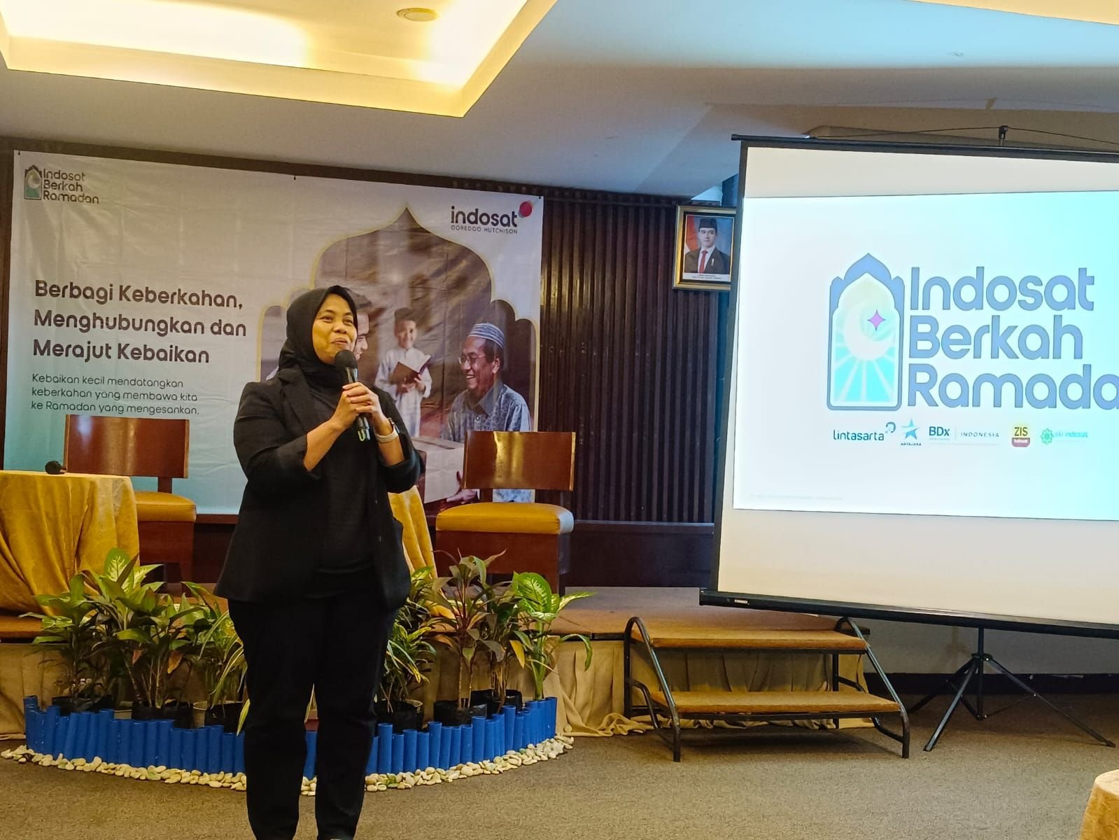 Dukung Peningkatan Kesejahteraan, Indosat Salurkan Bantuan Marbot di Banten