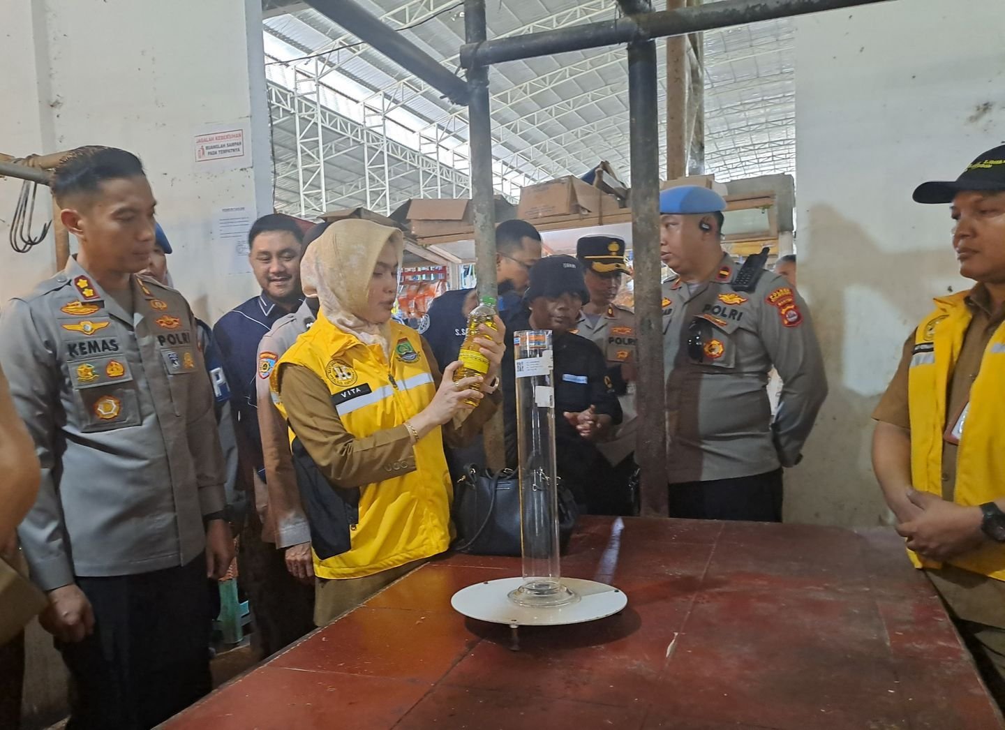 Polisi Temukan Kecurangan Takaran Minyakita di Pasar Blok F Cilegon, Ukuran 1 Liter yang Ada di Kemasan Cuma 750 ml