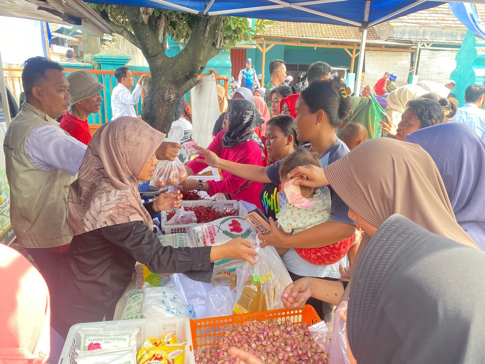 Stabilkan Harga Pangan, Pemkot Cilegon Luncurkan Pasar Murah di 8 Kecamatan Menjelang Lebaran 2 Stabilkan Harga Pangan, Pemkot Cilegon Luncurkan Pasar Murah di 8 Kecamatan Menjelang Lebaran