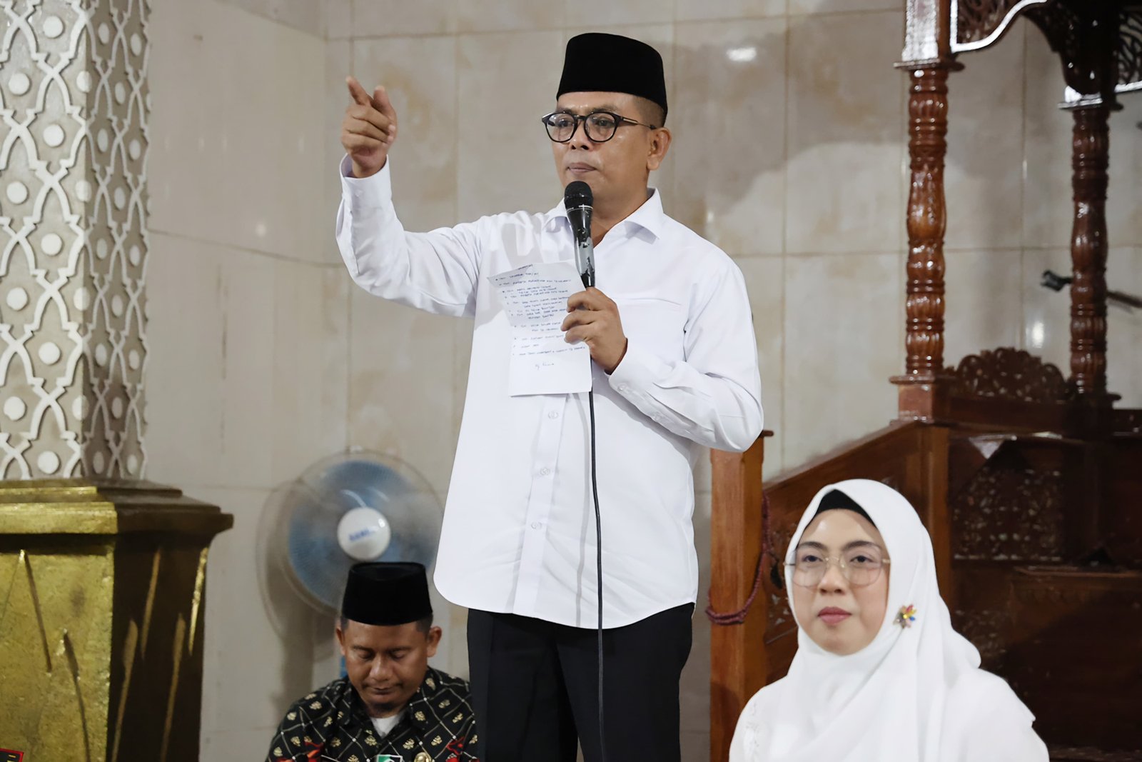 Gubernur Banten Andra Soni Salat Id di Alun-alun Barat Kota Serang Lanjut Open House di Gedung Negara 1 Presiden Luncurkan Mekanisme Baru Penyaluran Tunjangan Guru