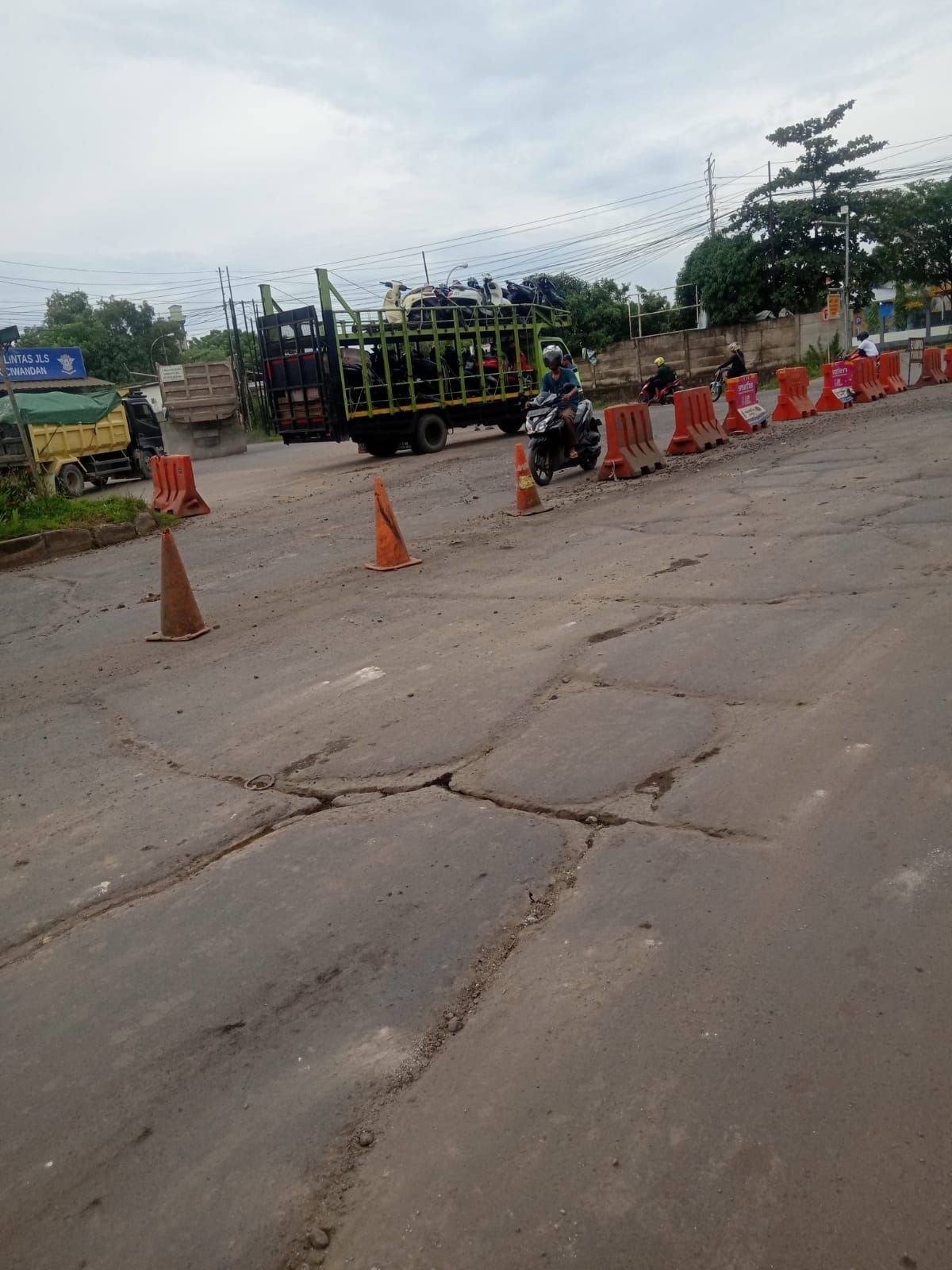 Dibanding JLS, Jalan Raya Cilegon - Anyer Lebih Aman Bagi Pemudik Motor Menuju Pelabuhan Ciwandan 2 Dibanding JLS, Jalan Raya Cilegon - Anyer Lebih Aman Bagi Pemudik Motor Menuju Pelabuhan Ciwandan