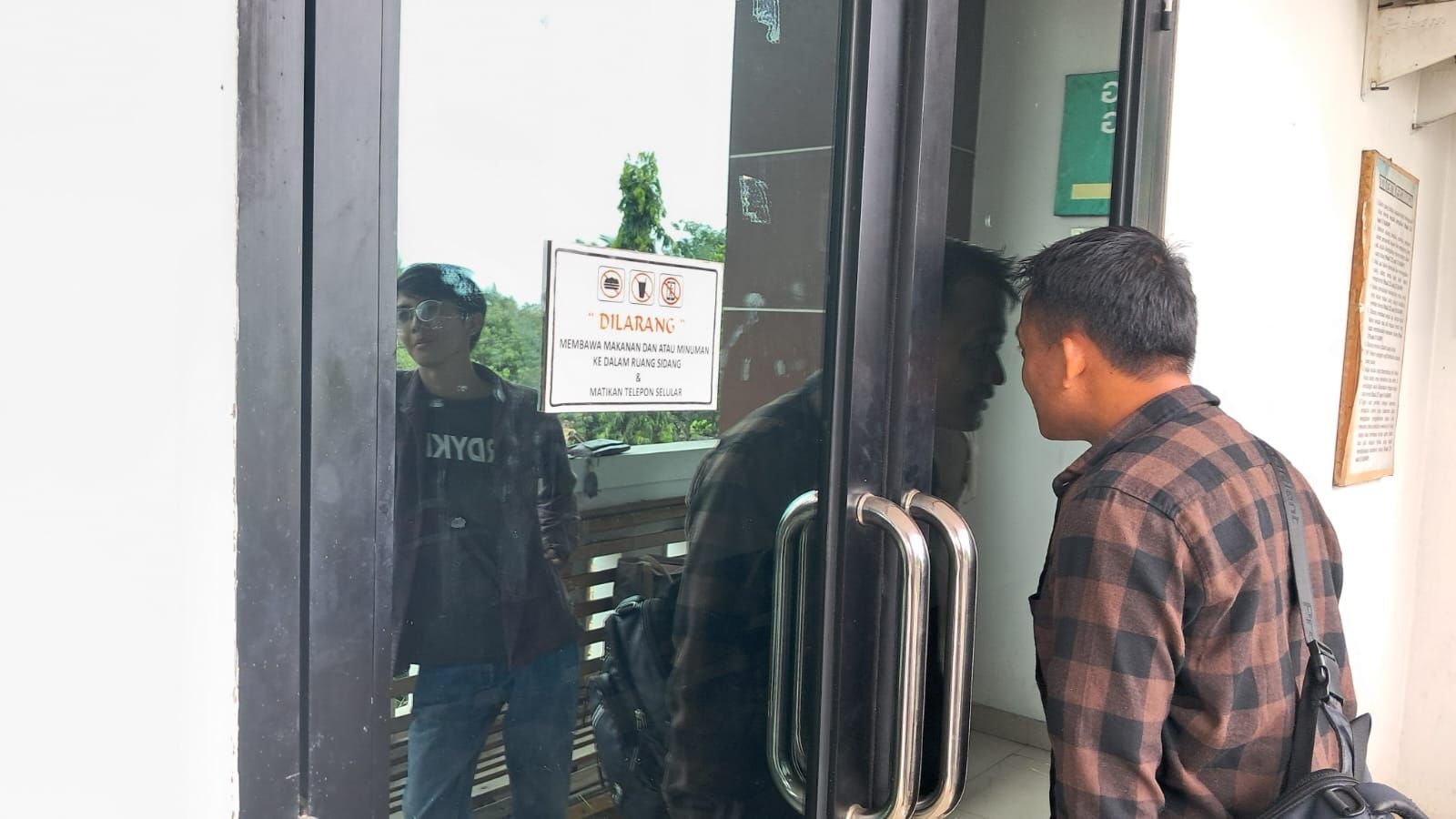 Menikah Lagi Tanpa Urus Surat Cerai, Pasutri Asal Ciruas Terancam 5 Tahun Penjara 2 Menikah Lagi Tanpa Urus Surat Cerai, Pasutri Asal Ciruas Terancam 5 Tahun Penjara