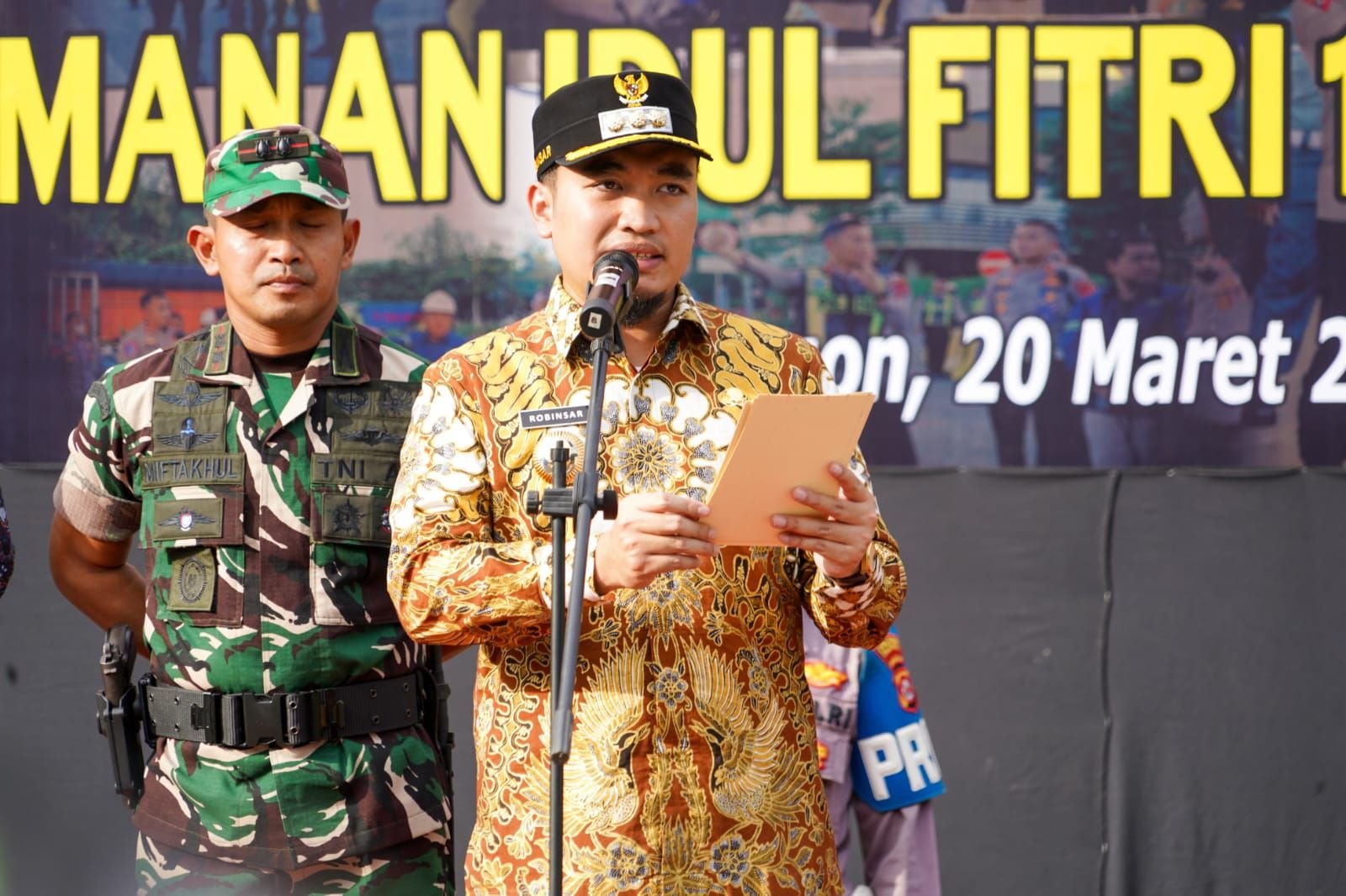 Pesan Walikota Cilegon Robinsar: Petugas Arus Mudik Lebaran 2025 Diminta Ramah dan Responsif 2 Pesan Walikota Cilegon Robinsar: Petugas Arus Mudik Lebaran 2025 Diminta Ramah dan Responsif