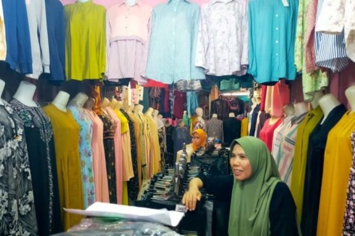 Toko Baju di Pasar Rangkasbitung Sepi Sepekan Jelang Lebaran, Pemilik Tak Mampu Bayar Karyawan 4 Toko Baju di Pasar Rangkasbitung Sepi Sepekan Jelang Lebaran, Pemilik Tak Mampu Bayar Karyawan