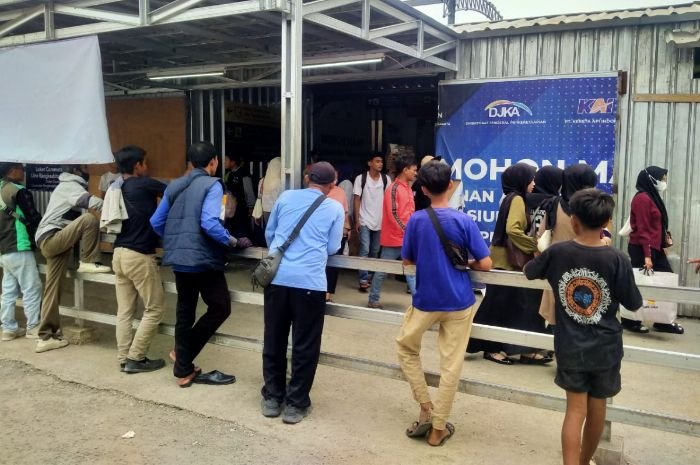 Curhat Tukang Ojek Stasiun Rangkasbitung, Sepi Penumpang Jelang Lebaran 2025: Pulang Gak Bawa Apa-apa 10 Curhat Tukang Ojek Stasiun Rangkasbitung, Sepi Penumpang Jelang Lebaran 2025: Pulang Gak Bawa Apa-apa