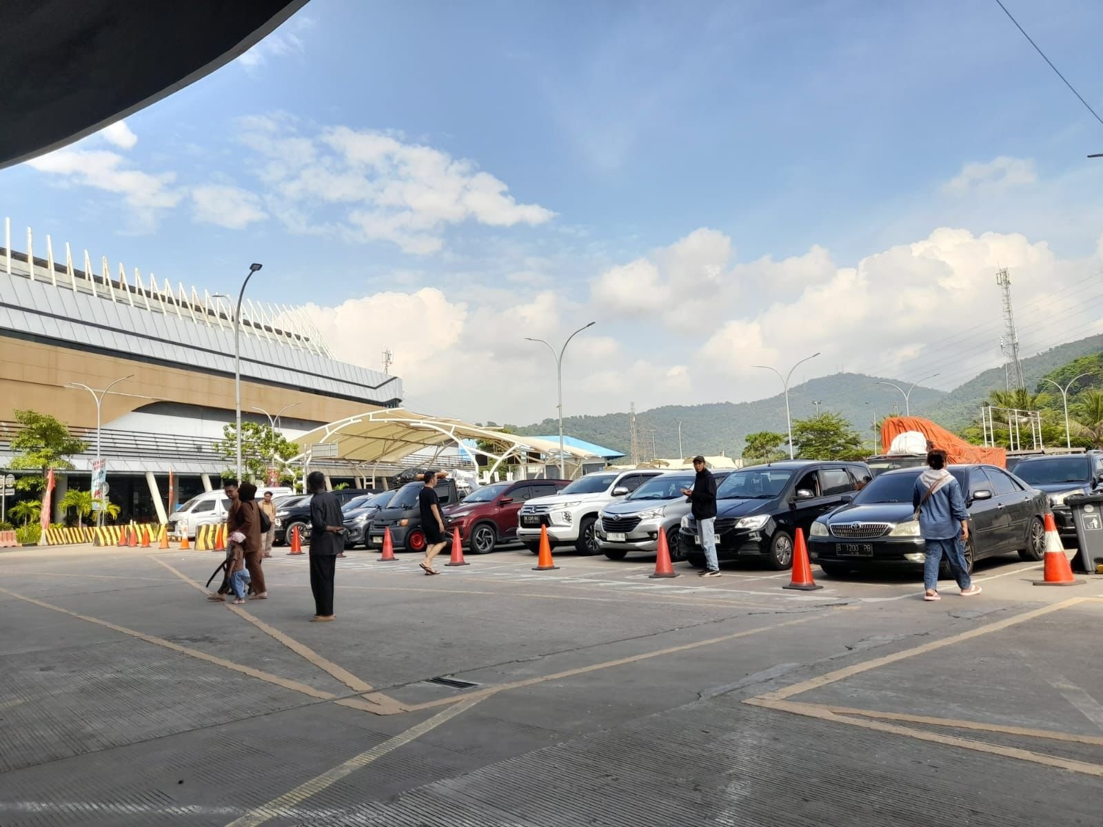 Arus Mudik di Pelabuhan Merak: Malam Padat, Siang Lengang 10 Arus Mudik di Pelabuhan Merak: Malam Padat, Siang Lengang