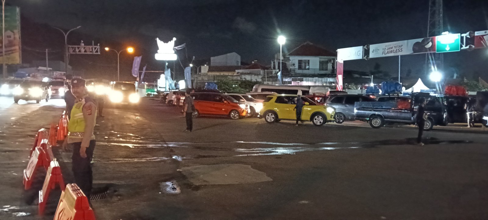 Jadi Puncak Arus Mudik Lebaran 2025, Pelabuhan Merak Padat Sejak Dinihari Tadi 9 Jadi Puncak Arus Mudik Lebaran 2025, Pelabuhan Merak Padat Sejak Dinihari Tadi