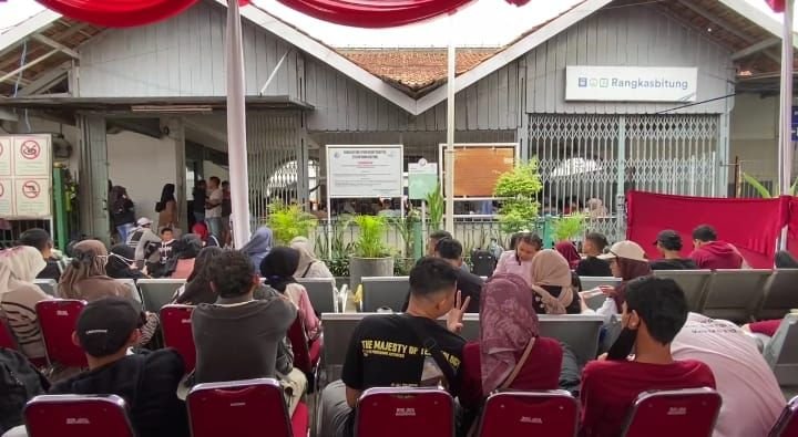 Lonjakan Pemudik di Stasiun Rangkasbitung Capai 8 Persen Dibandingkan Akhir Pekan 1 Lonjakan Pemudik di Stasiun Rangkasbitung Capai 8 Persen Dibandingkan Akhir Pekan