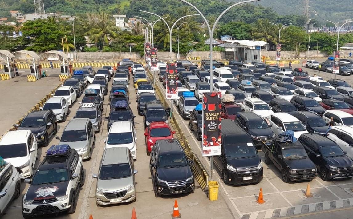 Total 69.556 Unit Motor Menyeberang ke Sumatera Lewat Pelabuhan Ciwandan, Total Orang Mencapai 101.720 Orang 1 Total 69.556 Unit Motor Menyeberang ke Sumatera Lewat Pelabuhan Ciwandan, Total Orang Mencapai 101.720 Orang