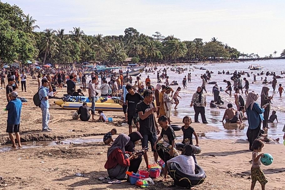 Diserbu Belasan Ribu Wisatawan, Jumlah Kunjungan Pantai Batu Saung di Libur Lebaran 2025 Ternyata Menyusut 1 Diserbu Belasan Ribu Wisatawan, Jumlah Kunjungan Pantai Batu Saung di Libur Lebaran 2025 Ternyata Menyusut