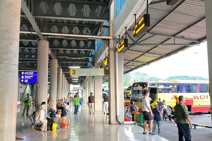 Jumlah Pemudik di Terminal Terpadu Merak Anjlok 50 Persen, Agen Bus Ungkap Penyebab Utamanya 2 Jumlah Pemudik di Terminal Terpadu Merak Anjlok 50 Persen, Agen Bus Ungkap Penyebab Utamanya