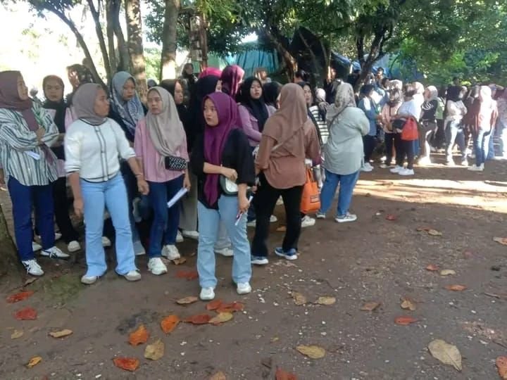 THR Tak Sesuai Harapan, Buruh Perusahaan Alas Kaki di Rangkasbitung Mogok Kerja 3 THR Tak Sesuai Harapan, Buruh Perusahaan Alas Kaki di Rangkasbitung Mogok Kerja