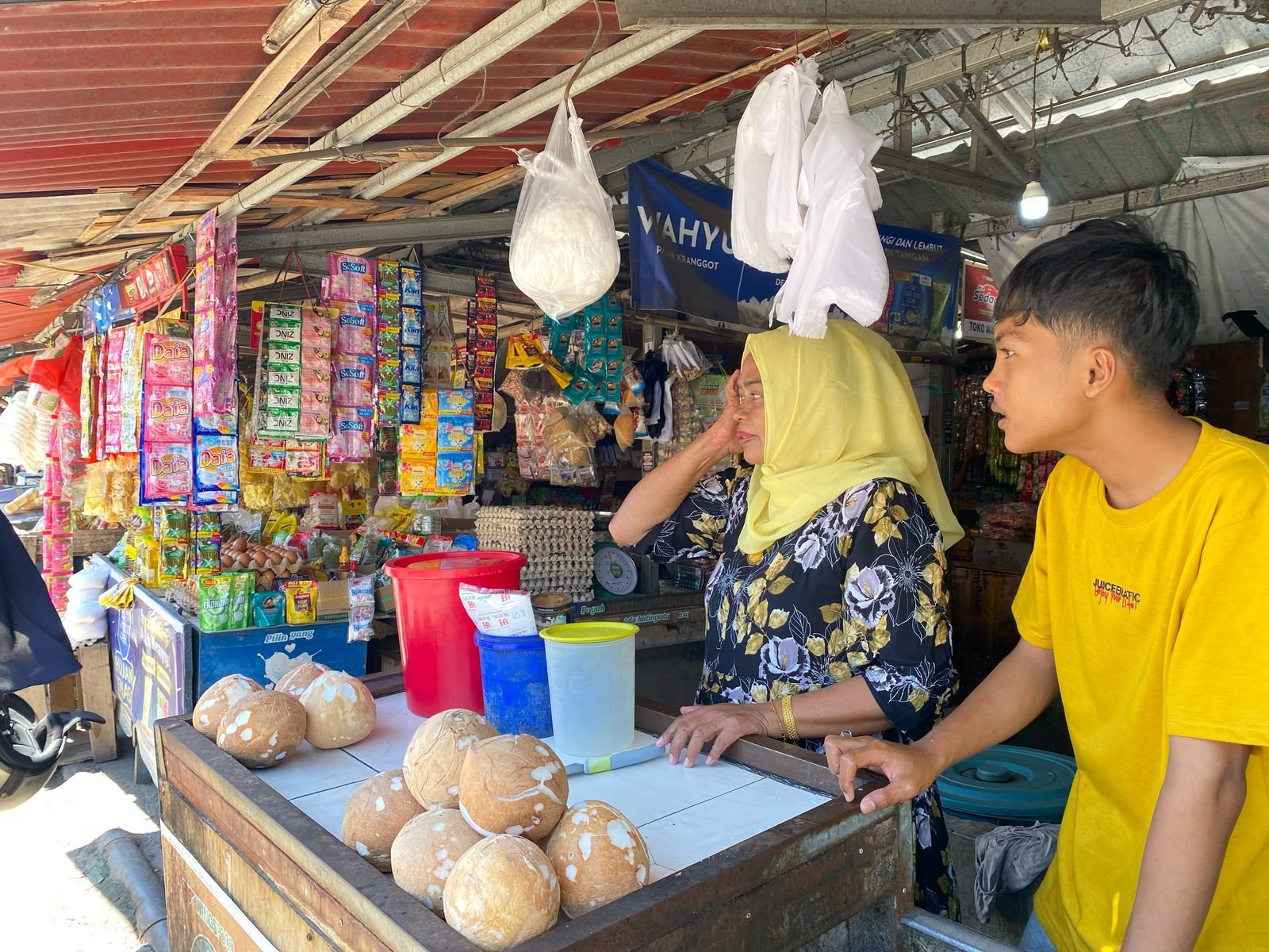 Harga Kelapa di Pasar Kranggot Kota Cilegon Tembus Rp 27ribu Per Butir, Stok Juga Langka