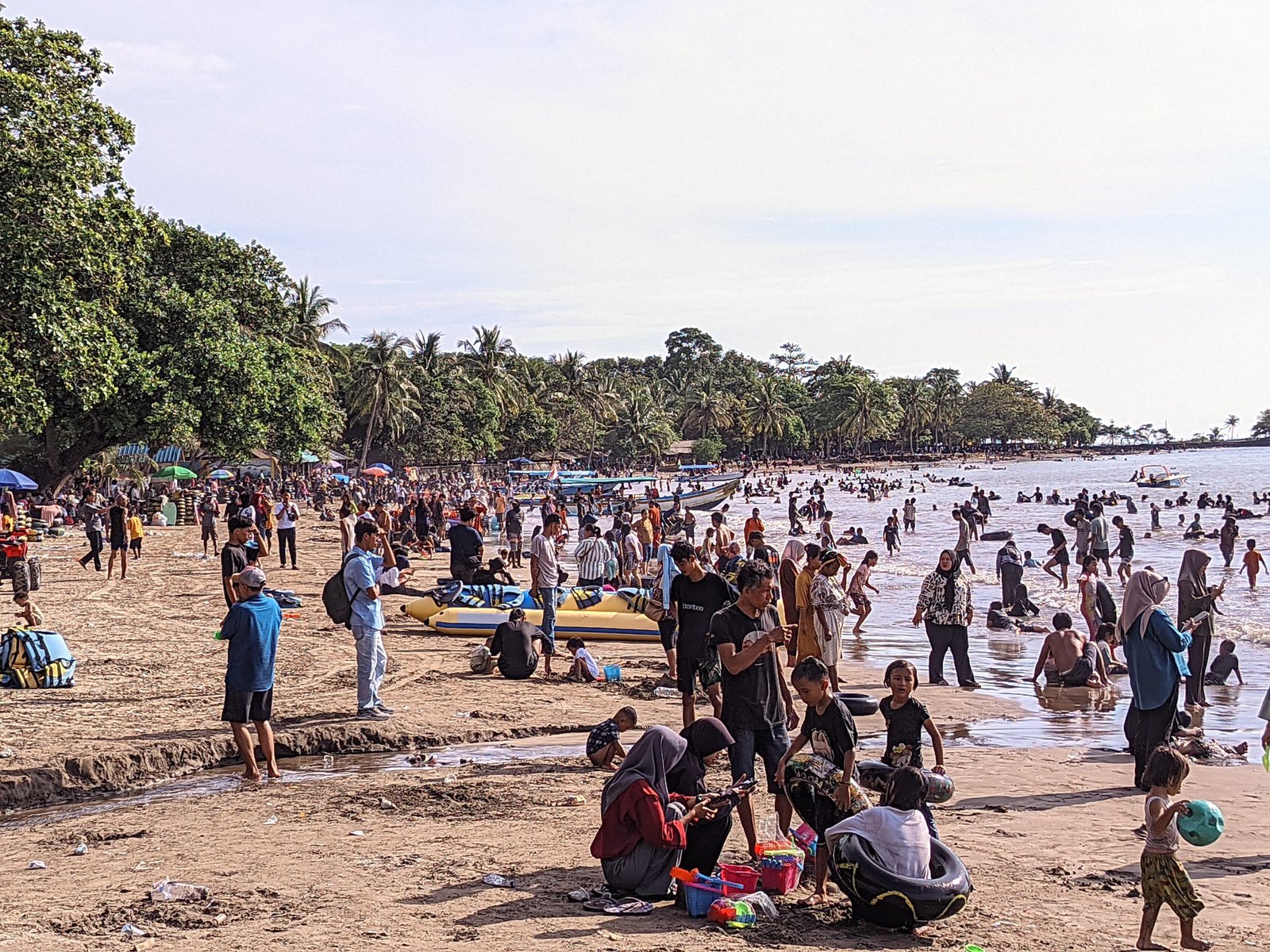 Kunjungan Wisatawan di Pantai Anyer Turun Drastis pada Libur Lebaran 2025 3 Kunjungan Wisatawan di Pantai Anyer Turun Drastis pada Libur Lebaran 2025