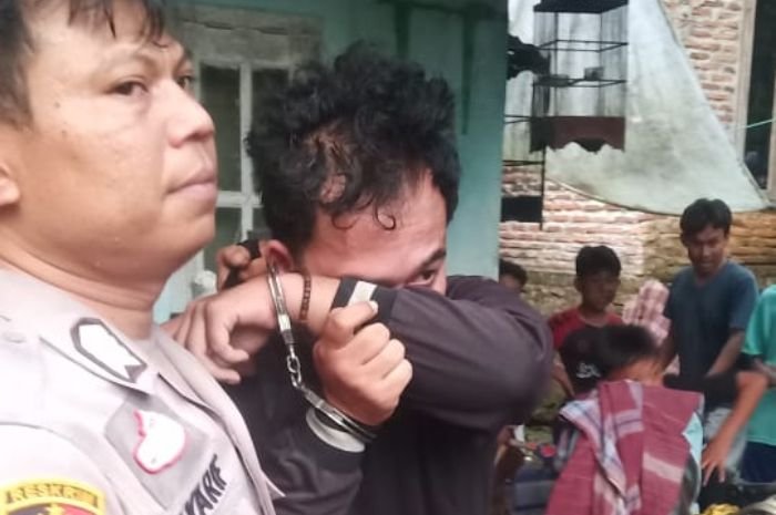 Ngaku Sebagai Mahasiswa KKN, Pria Asal Lebak Gondol Emas dan Handphone di Waringinkurung 1 Ngaku Sebagai Mahasiswa KKN, Pria Asal Lebak Gondol Emas dan Handphone di Waringinkurung