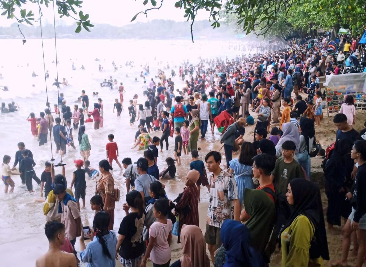 Kunjungan Wisatawan di Pandeglang Capai 446 Ribu saat Libur Lebaran, Obyek Wisata Ini Masih Jadi Primadona 1 Kunjungan Wisatawan di Pandeglang Capai 446 Ribu saat Libur Lebaran, Obyek Wisata Ini Masih Jadi Primadona