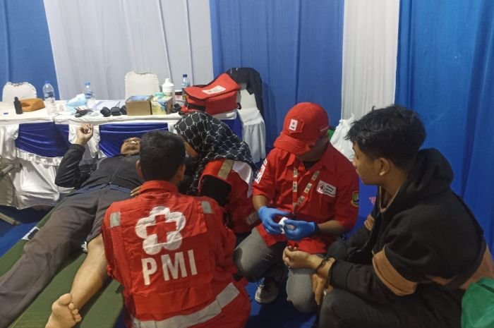 Ratusan Pemudik Tumbang Selama Mudik Lebaran 2025, PMI Kota Cilegon Tangani yang Pingsan hingga Sesak Napas 5 Ratusan Pemudik Tumbang Selama Mudik Lebaran 2025, PMI Kota Cilegon Tangani yang Pingsan hingga Sesak Napas