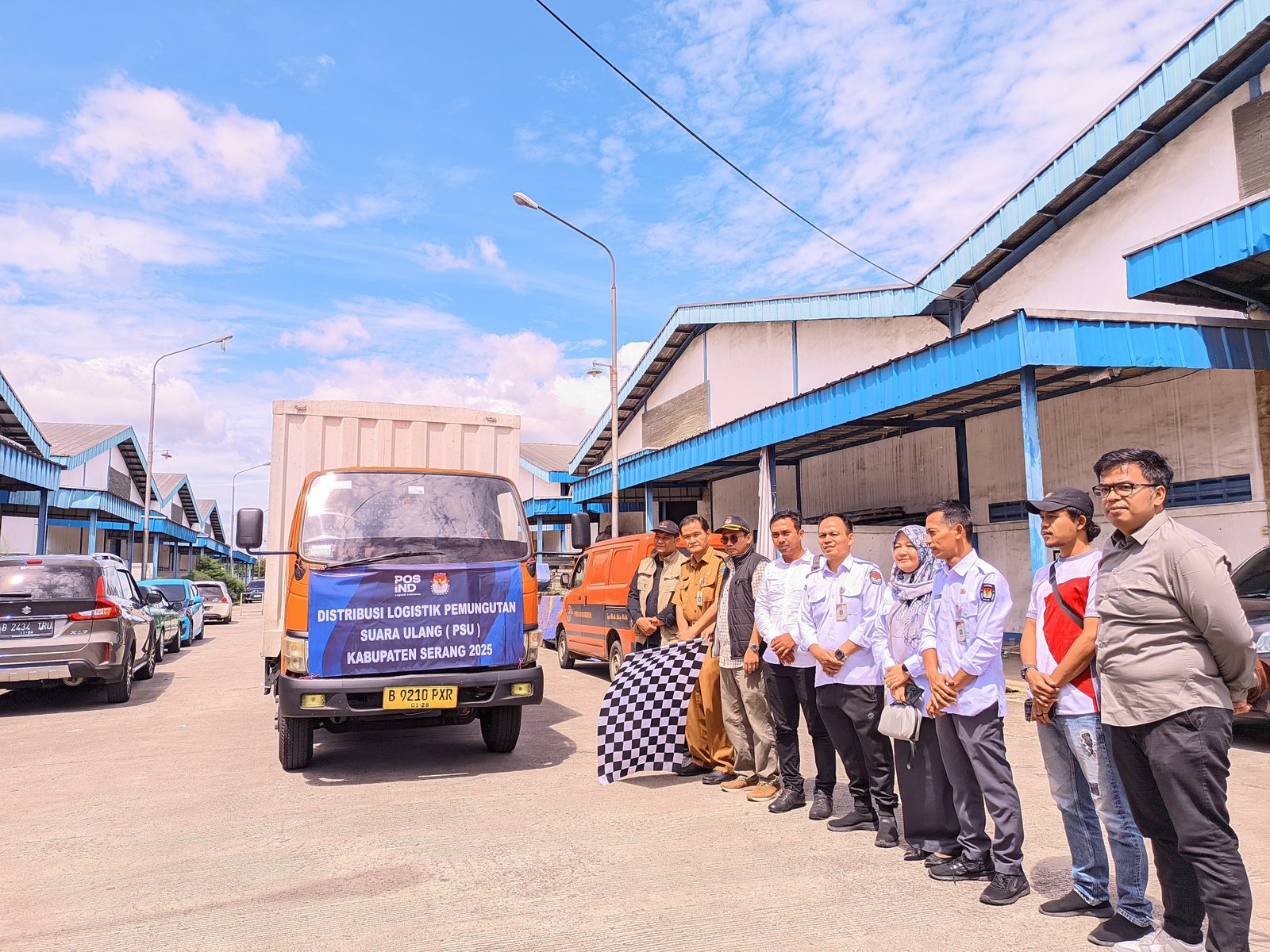 KPU KabupatenSerang Distribusikan Logistik PSU ke Enam Kecamatan Utamakan TPS Terisolir