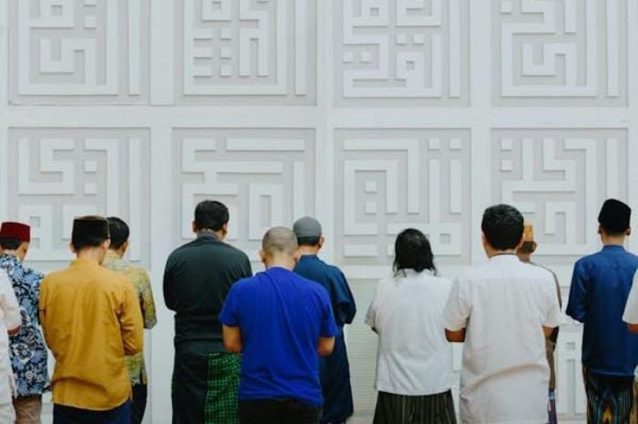 Hukum Shalat Jamaah dengan Imam yang Tidak Fasih Membaca Al Fatihah, Sah atau Tidak? 1 Hukum Shalat Jamaah dengan Imam yang Tidak Fasih Membaca Al Fatihah, Sah atau Tidak?