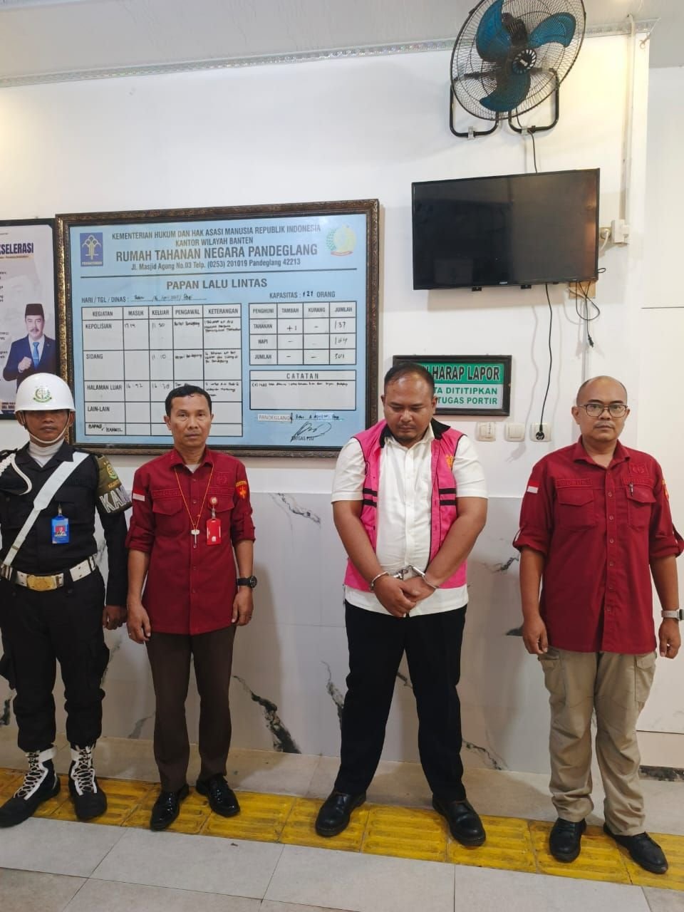 Tersangka Korupsi Sampah Tangsel Gunakan Uang Rp15 Miliar, Untuk Lunasi Rumah dan Koordinasi 5 Tersangka Korupsi Sampah Tangsel Gunakan Uang Rp15 Miliar, Untuk Lunasi Rumah dan Koordinasi