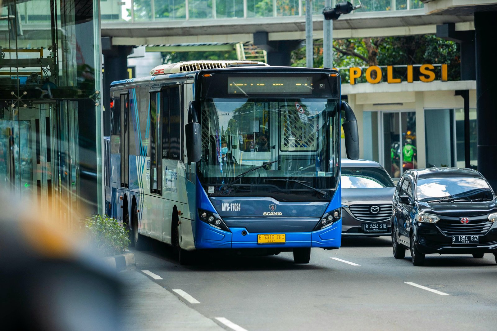 Kado Hari Kartini Perempuan Bisa Naik MRT, LRT, dan TransJakarta Gratis Seharian, Cek Syaratnya 6 Kado Hari Kartini Perempuan Bisa Naik MRT, LRT, dan TransJakarta Gratis Seharian, Cek Syaratnya