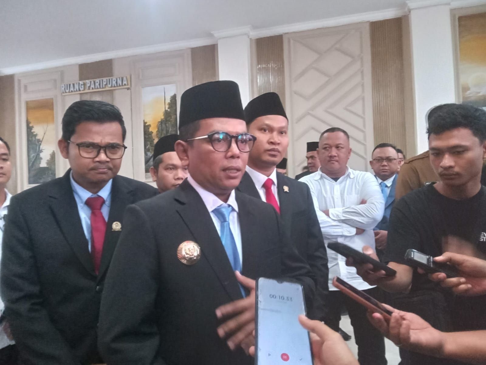 Melalui Program Bang Andra, Pemprov Banten Bakal Sulap Jalan Desa yang Rusak 1 Melalui Program Bang Andra, Pemprov Banten Bakal Sulap Jalan Desa yang Rusak