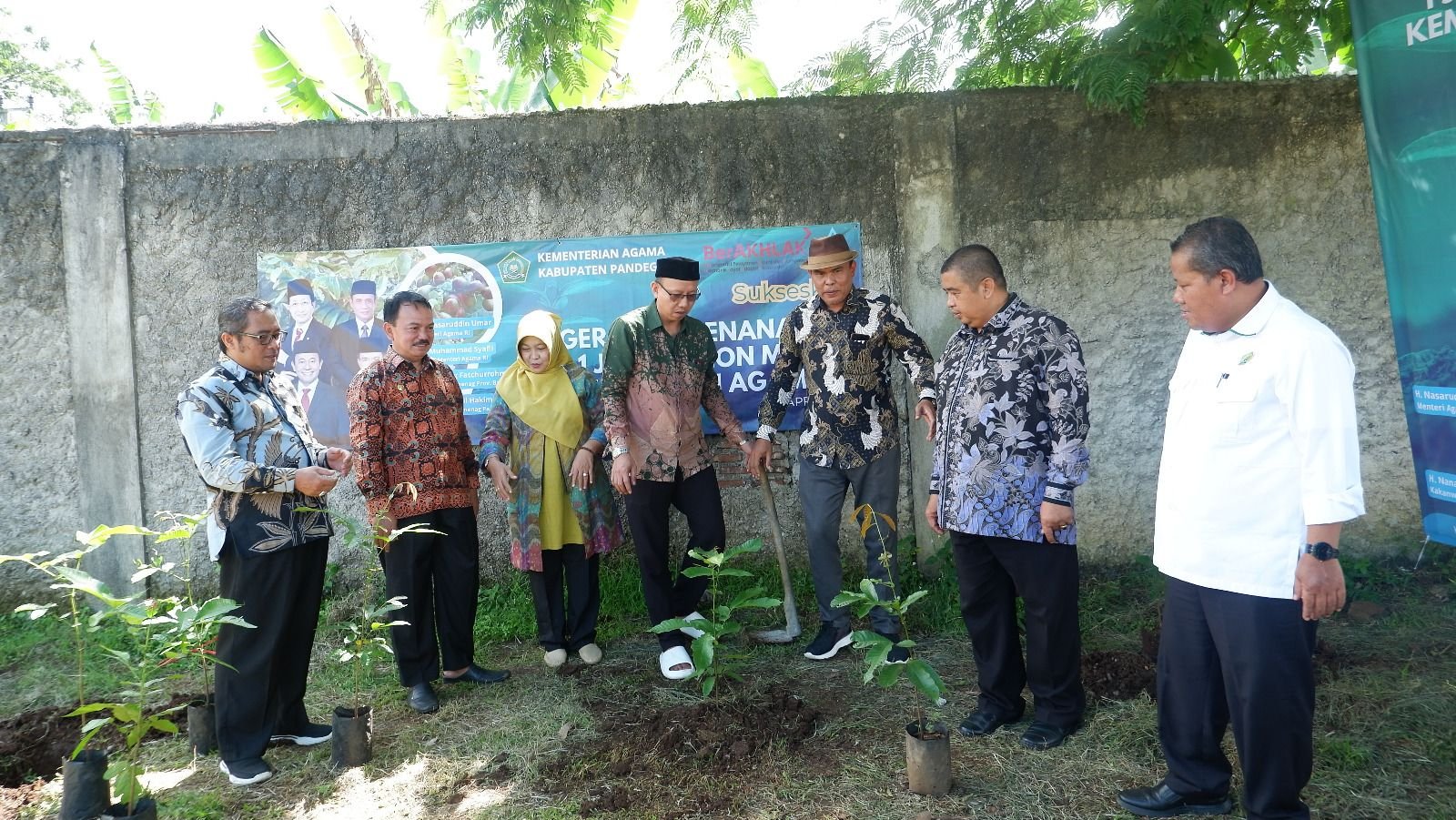 Reboisasi Lahan, Kemenag Pandeglang Tanam 100 Bibit Pohon Matoa 1 Reboisasi Lahan, Kemenag Pandeglang Tanam 100 Bibit Pohon Matoa