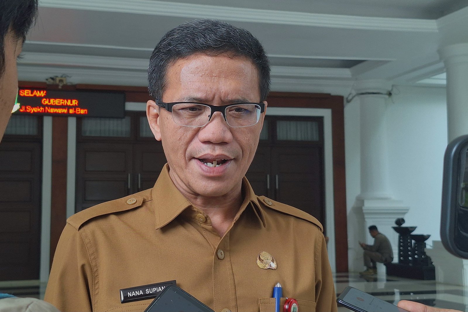 Target Pendapatan Meleset, Pemprov Banten Pangkas Belanja Daerah Rp1,2 Triliun pada APBD 2025 4 Target Pendapatan Meleset, Pemprov Banten Pangkas Belanja Daerah Rp1,2 Triliun pada APBD 2025