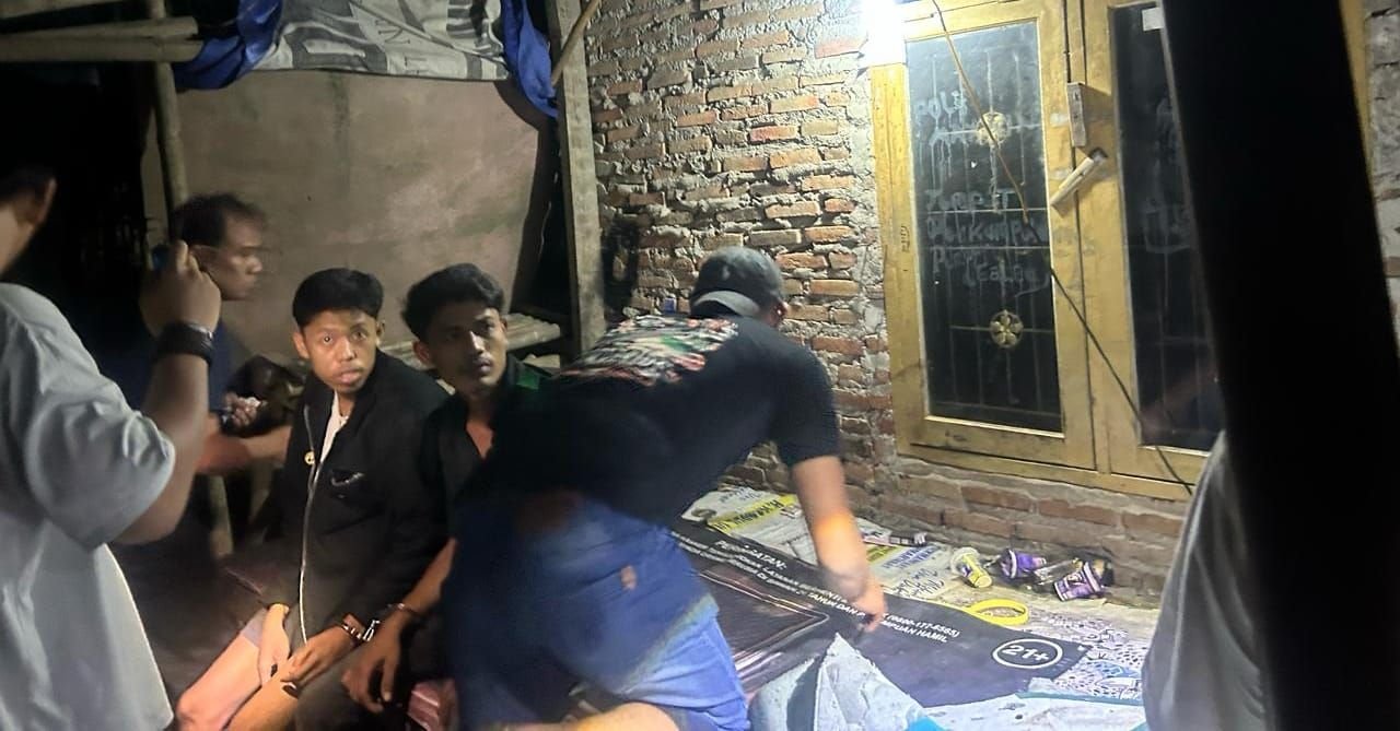 Polsek Kragilan Gerebek Arena Judi Kartu Remi, Barang Bukti Uang Ratusan Ribu Disita 3 Polsek Kragilan Gerebek Arena Judi Kartu Remi, Barang Bukti Uang Ratusan Ribu Disita