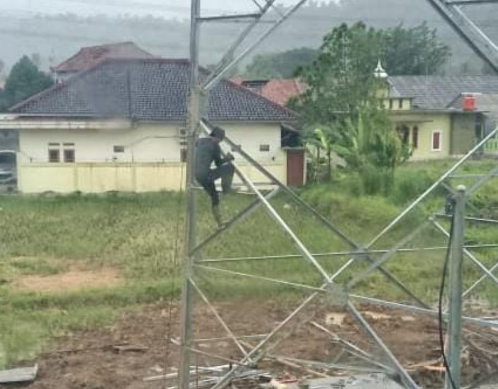 Tower BTS di Pabean Dikeluhkan Warga, Lurah Pastikan Segera Atur Pertemuan Bersama Vendor 6 Tower BTS di Pabean Dikeluhkan Warga, Lurah Pastikan Segera Atur Pertemuan Bersama Vendor