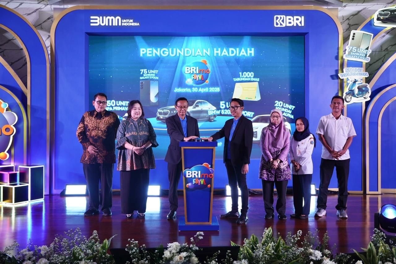 Nasabah BRI Bawa Pulang Mobil BMW hingga Ribuan Tabungan Emas Pada Pengumuman BRImo FSTVL 2024 1 Nasabah BRI Bawa Pulang Mobil BMW hingga Ribuan Tabungan Emas Pada Pengumuman BRImo FSTVL 2024