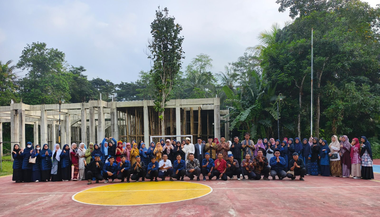 Hardiknas 2025: Al-Qudwah Tegaskan Komitmen Pendidikan Berkarakter Islami sebagai Pilar Peradaban 2 Hardiknas 2025: Al-Qudwah Tegaskan Komitmen Pendidikan Berkarakter Islami sebagai Pilar Peradaban