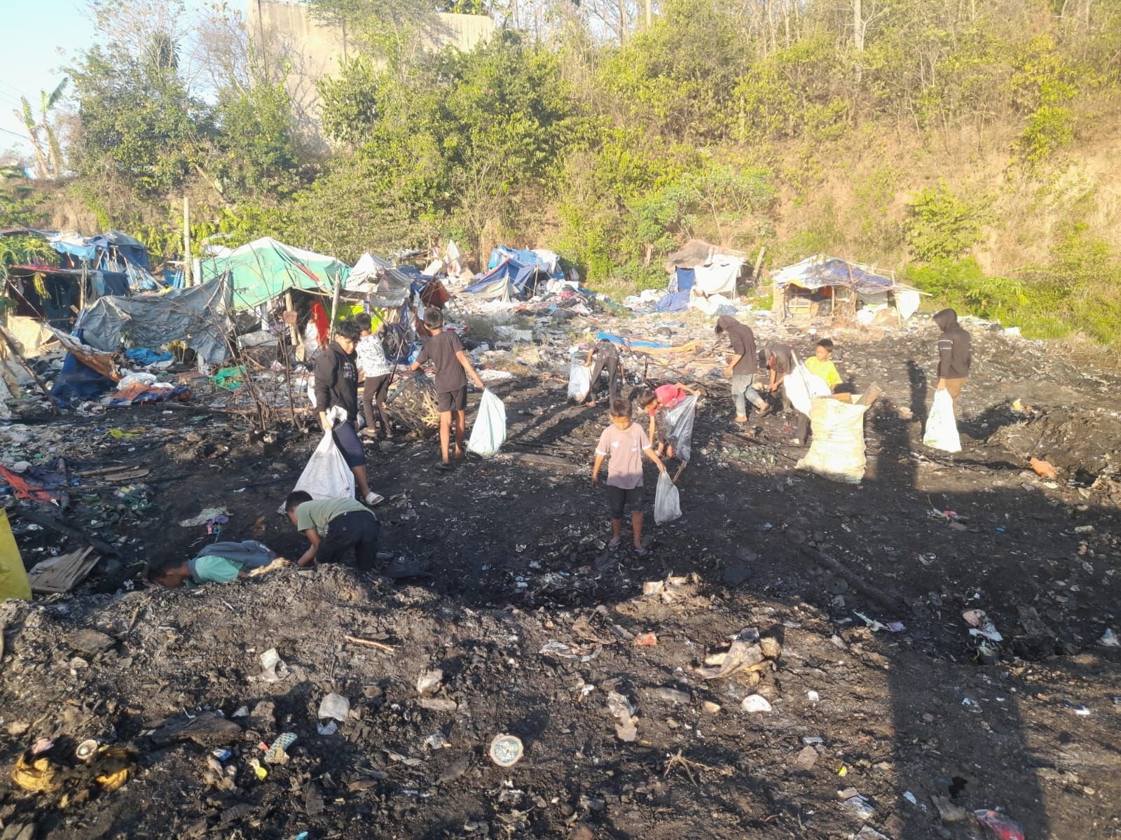 Penggunaan Bottom Ash di TPSA Bagendung Dikecam, Aktivis Peringatkan Risiko Kesehatan 1 Penggunaan Bottom Ash di TPSA Bagendung Dikecam, Aktivis Peringatkan Risiko Kesehatan