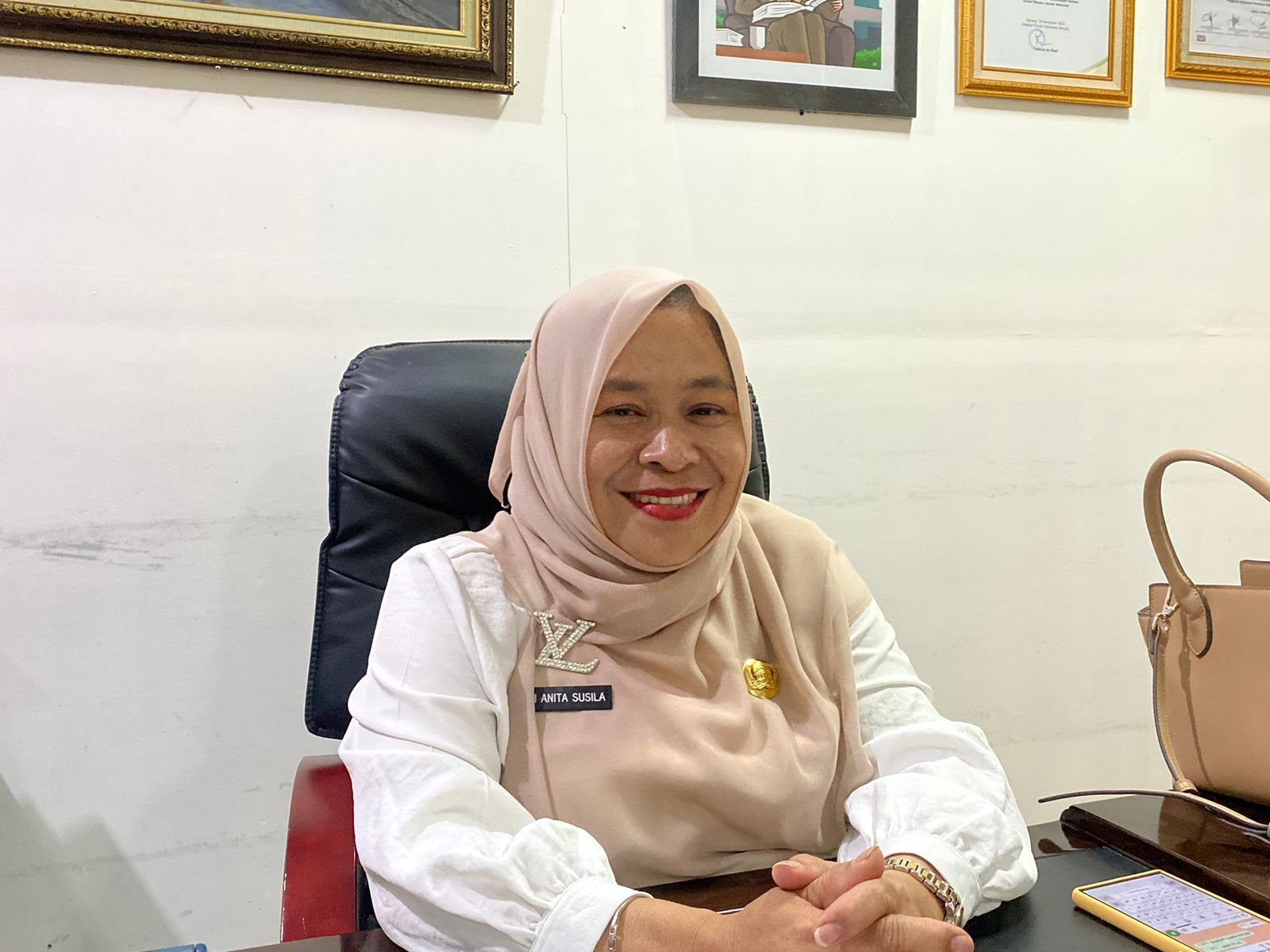 Kepala Dindikbud Kota Cilegon Heni Anita Susila Hobi Bermusik Hingga Ciptakan Lagu Bendrong Lesung 4 Kepala Dindikbud Kota Cilegon Heni Anita Susila Hobi Bermusik Hingga Ciptakan Lagu Bendrong Lesung