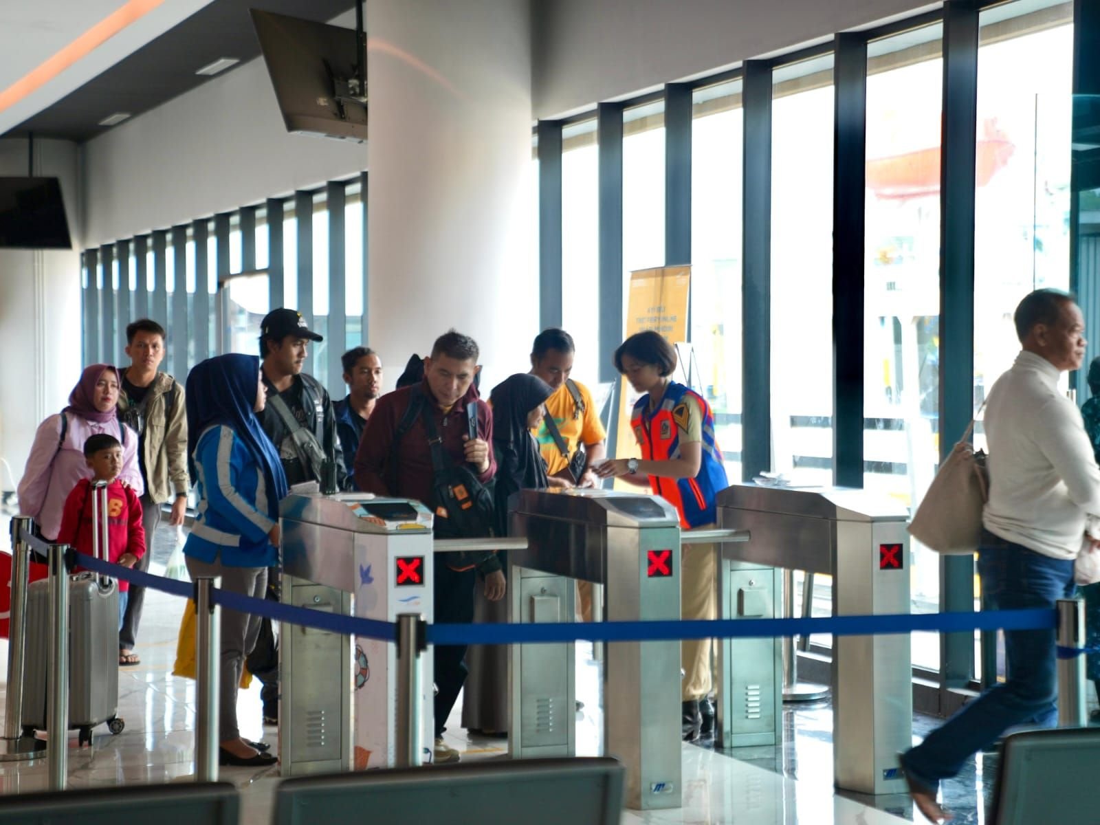 Pengguna Jasa Penyeberangan Merak - Bakauheni Diprediksi Naik, ASDP Bersiap Hadapi Libur Panjang Waisak 5 Pengguna Jasa Penyeberangan Merak - Bakauheni Diprediksi Naik, ASDP Bersiap Hadapi Libur Panjang Waisak