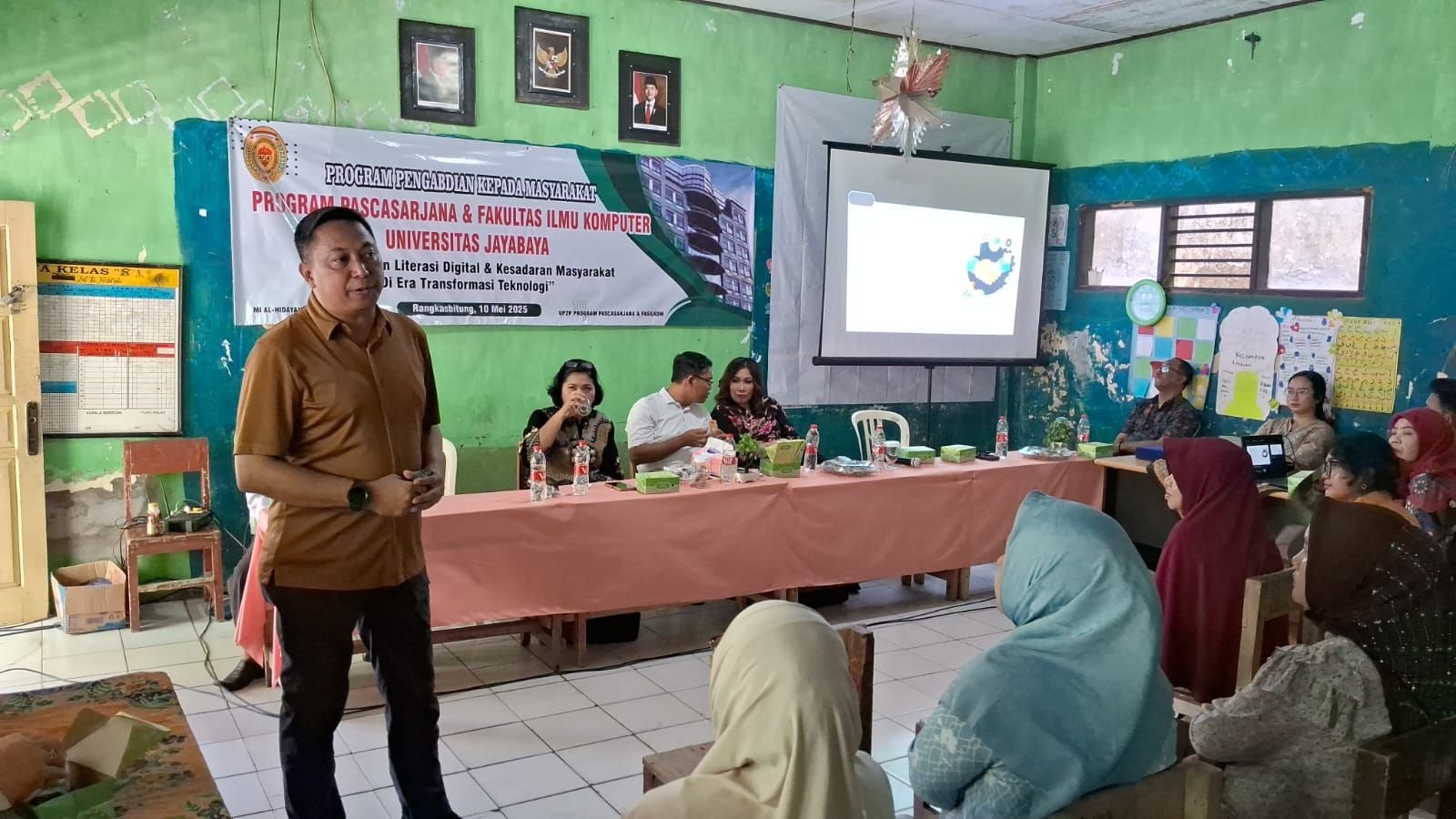 Banyak Hoaks dan Penyalahgunaan Data Pribadi, Warga Rangkasbitung Dikuliahi Literasi Digital 1 Banyak Hoaks dan Penyalahgunaan Data Pribadi, Warga Rangkasbitung Dikuliahi Literasi Digital