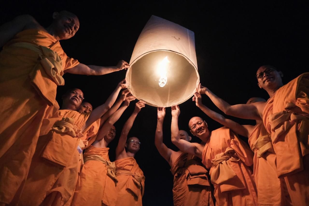 Lengkapi Ritual Hari Waisak, 2.569 Lampion Siap Diterbangkan di Langit Candi Borobudur