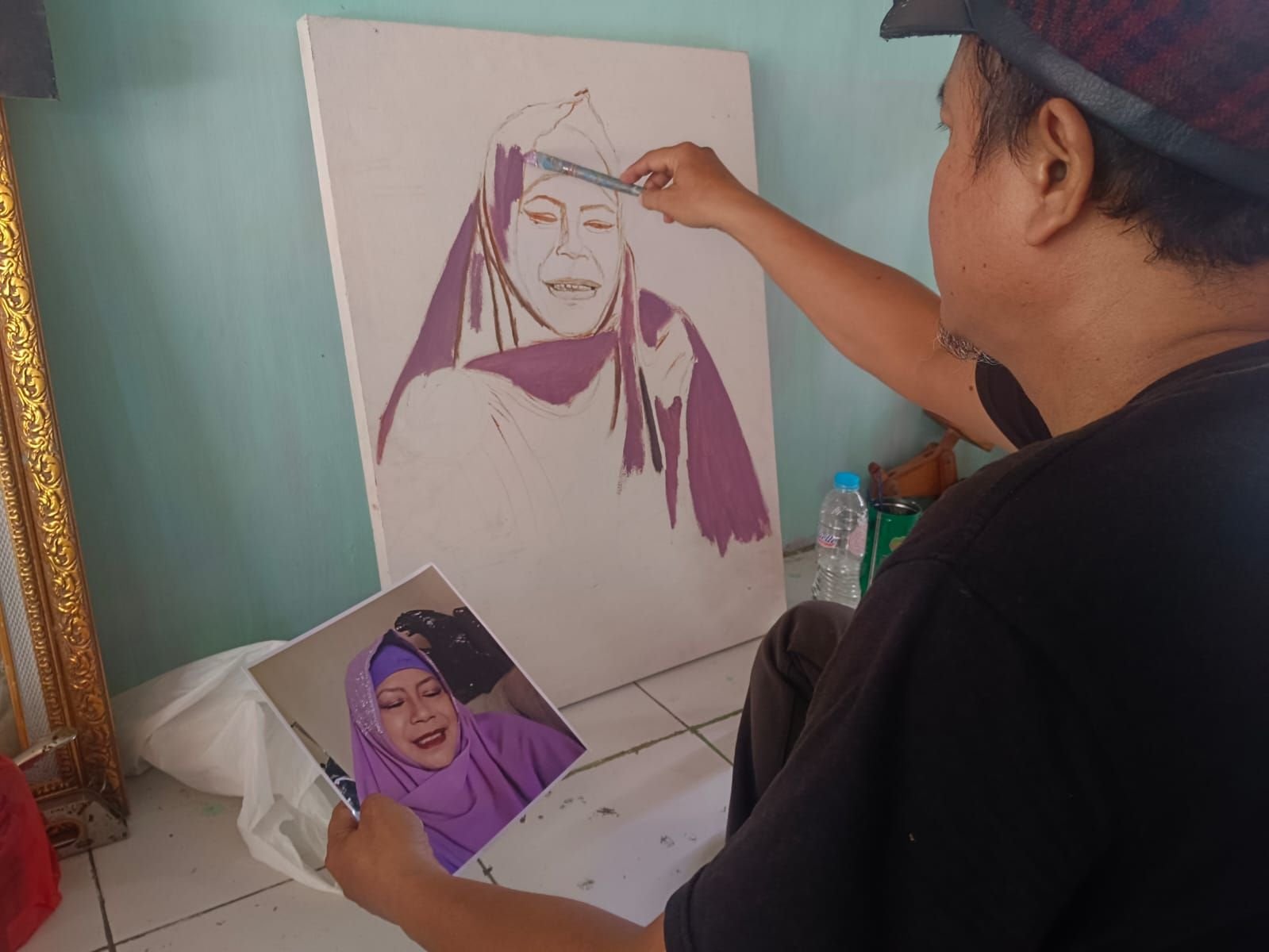 Agus Iwan Rusliawan Raup Cuan dari Goresan Cat di Kanvas 2 Agus Iwan Rusliawan Raup Cuan dari Goresan Cat di Kanvas