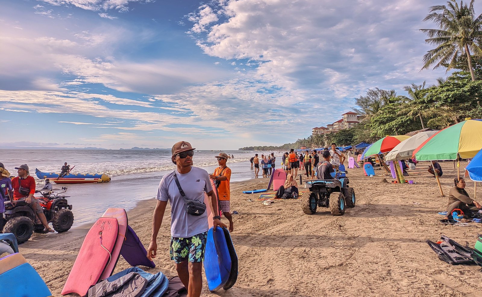 Long Weekend Waisak, 80 Ribu Wisatawan Serbu Pantai Anyer-Cinangka