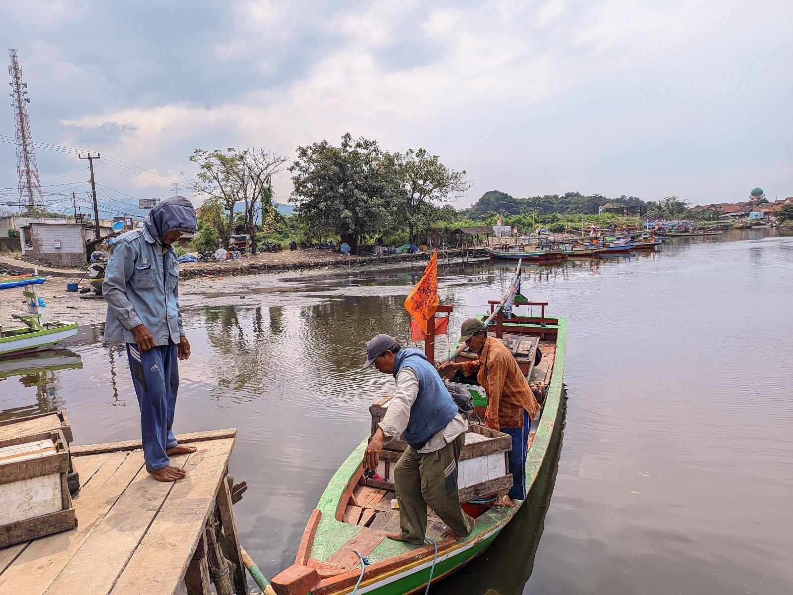 Hasil Melimpah, Nelayan Bojonegara Panen Ikan Teri Nasi Capai 150 Kg per Kapal 1 Hasil Melimpah, Nelayan Bojonegara Panen Ikan Teri Nasi Capai 150 Kg per Kapal