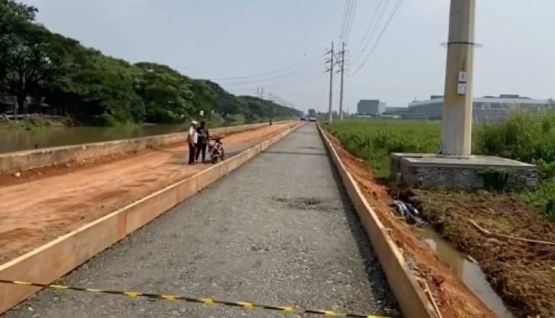 Pembangunan Jalan Sisi Saluran Cisadane Barat Dikebut, Diklaim Atasi Kemacetan Jalan Bayur-Cadas 1 Pembangunan Jalan Sisi Saluran Cisadane Barat Dikebut, Diklaim Atasi Kemacetan Jalan Bayur-Cadas