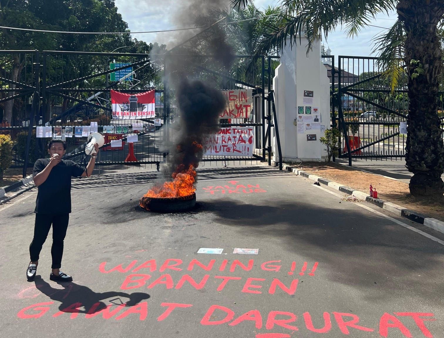 Aliansi BEM Banten Bersatu Sesalkan Keputusan Gubernur dalam Pemilihan Sekda dan Tuntut Nomenklatur Pendidikan Gratis 4 Aliansi BEM Banten Bersatu Sesalkan Keputusan Gubernur dalam Pemilihan Sekda dan Tuntut Nomenklatur Pendidikan Gratis