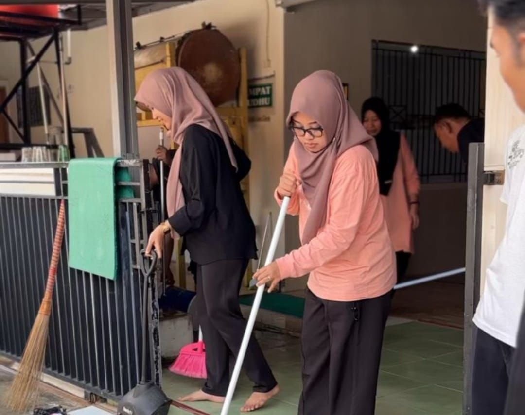 Horison Ultima Ratu Serang Maknai HUT MGM dengan Bersihkan Musala Sekitar Hotel 1 Horison Ultima Ratu Serang Maknai HUT MGM dengan Bersihkan Musala Sekitar Hotel