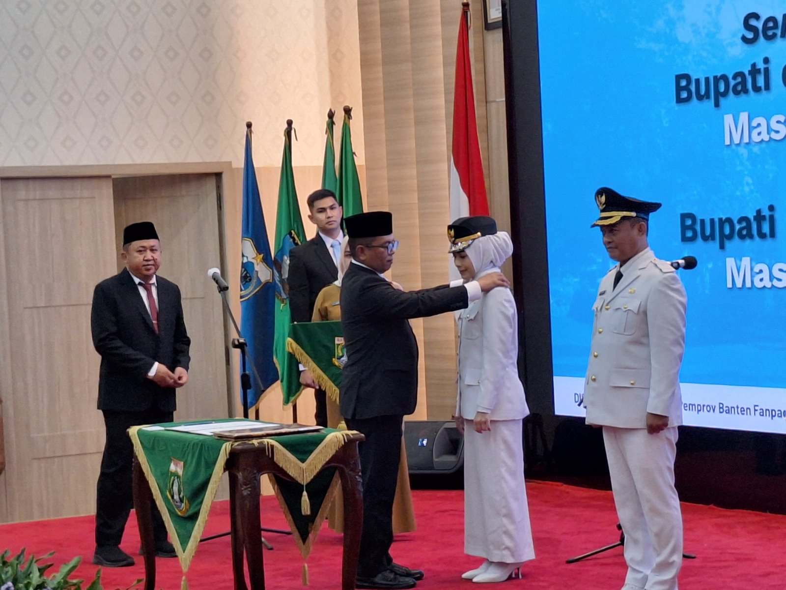 Sah! Ratu Zakiyah dan Najib Hamas Pimpin Kabupaten Serang, Deretan Artis Ramaikan Pelantikan