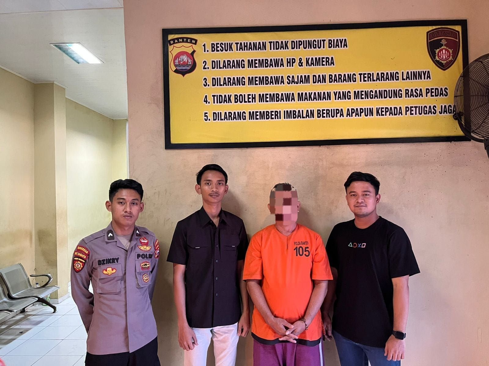 Tipu Puluhan Warga Pandeglang, Pria Mengaku Direktur Travel Umroh Diamankan Polda Banten 3 Tipu Puluhan Warga Pandeglang, Pria Mengaku Direktur Travel Umroh Diamankan Polda Banten