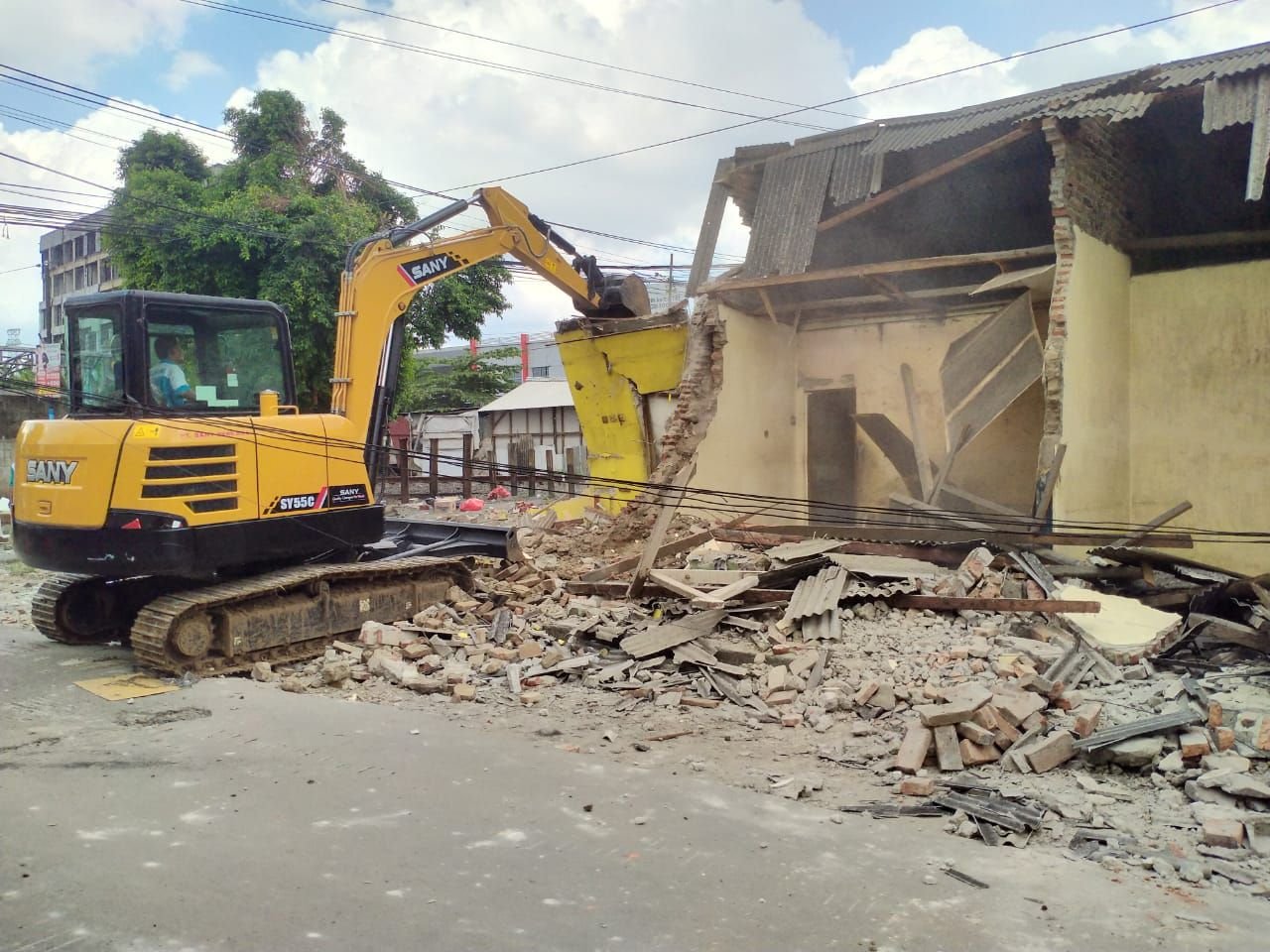 Pedagang Kecewa Pembongkaran Bangli Stadion Maulana Yusuf Kota Serang Dadakan 1 Pedagang Kecewa Pembongkaran Bangli Stadion Maulana Yusuf Kota Serang Dadakan