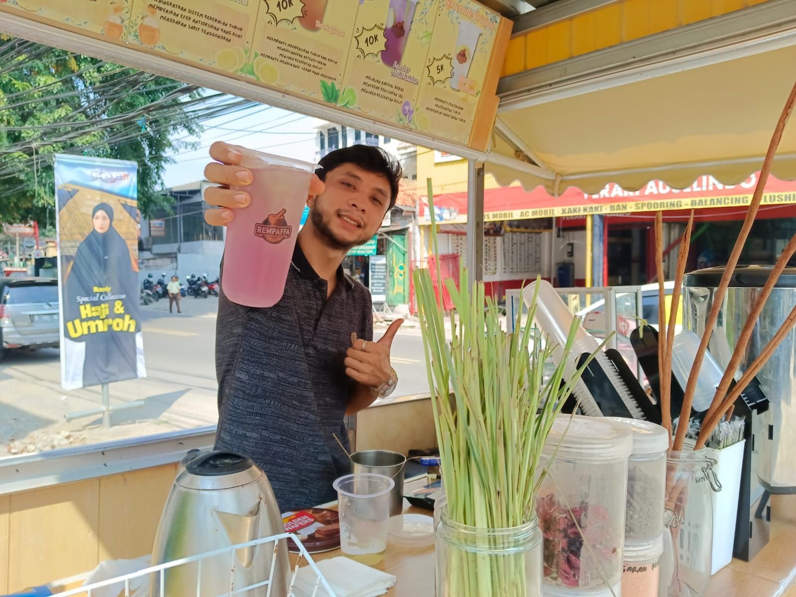 Mantan Barista Banting Setir Jadi Acaraki, Hidangkan Minuman Herbal dengan Rasa Nikmat 9 Mantan Barista Banting Setir Jadi Acaraki, Hidangkan Minuman Herbal dengan Rasa Nikmat